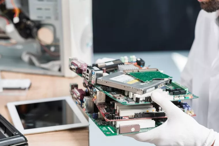Comment recycler les composants électroniques d'un PC portable 32Go de RAM ?, Nice, WASTEWIZE ALBA (WASTEWIZE)